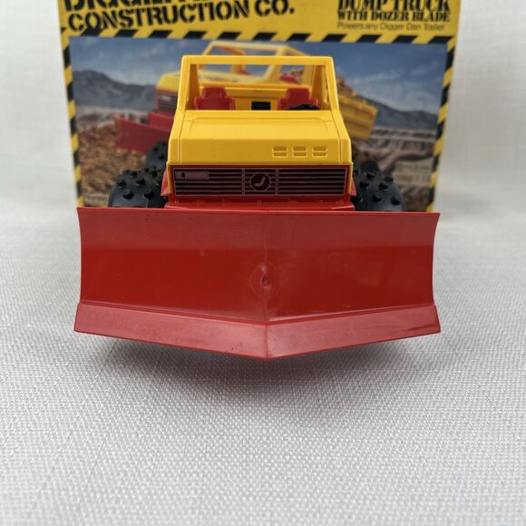 1984 Revell Digger Dan's Construction 4x4 Dump Truck Dozer Blade-  Works!‎ Rare! - Picture 10 of 16